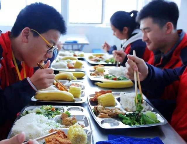 事关江阴27所学校的食堂，快看有你孩子的学校吗？