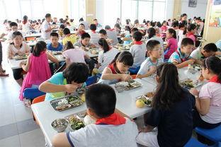 共餐新政 学校领导与学生同餐的意义与期待
